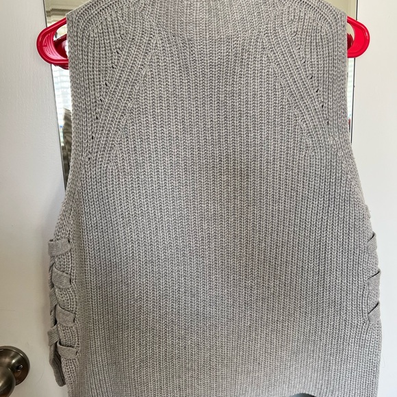 Chunky Knit Muscle Shirt - Picture 4 of 6